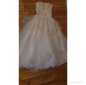 Formal stapless White ball gown